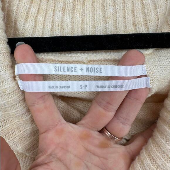 Silence + Noise Claudia Off-The-Shoulder Sweater Small - Picture 3 of 4